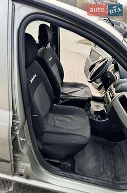 Седан Renault Logan 2011 в Львове