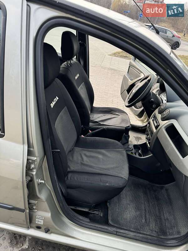 Седан Renault Logan 2011 в Львове