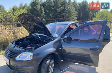 Седан Renault Logan 2012 в 