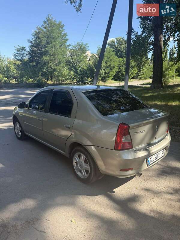 Седан Renault Logan 2011 в Синельниковому