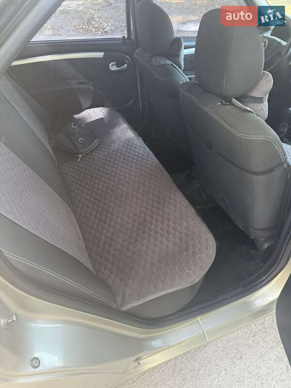 Седан Renault Logan 2011 в Синельниковому