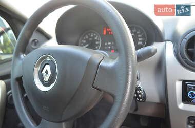 Седан Renault Logan 2010 в 