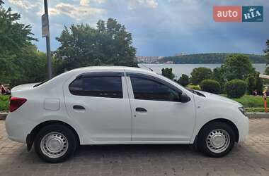 Седан Renault Logan 2014 в 