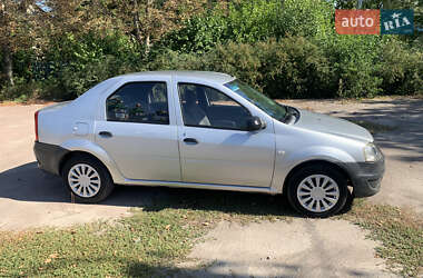 Седан Renault Logan 2011 в 