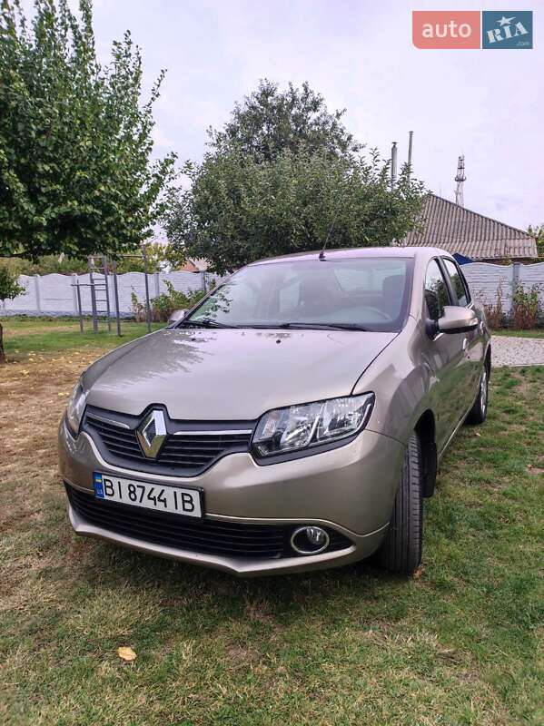 Седан Renault Logan 2013 в Хороле