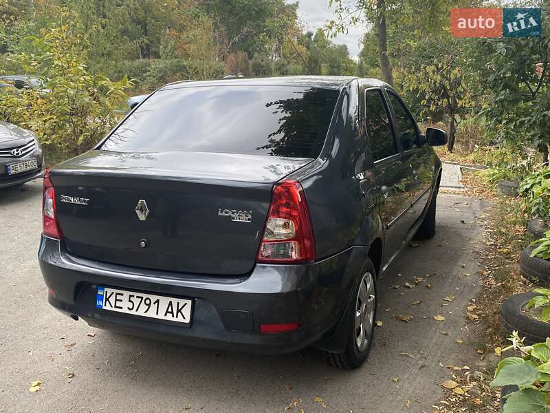 Седан Renault Logan 2010 в Днепре
