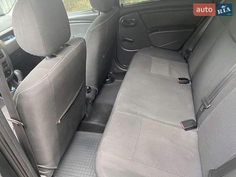 Седан Renault Logan 2010 в Днепре