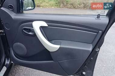 Седан Renault Logan 2011 в 