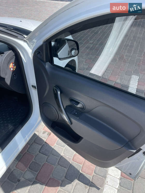 Седан Renault Logan 2017 в Дніпрі фото 3 Седан Renault Logan 2017 в Дніпрі