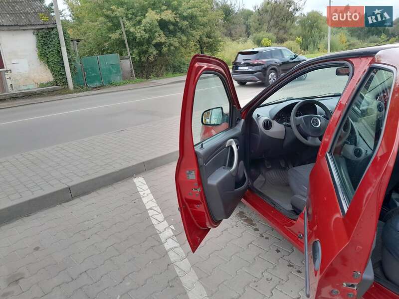 Седан Renault Logan 2009 в Дубні