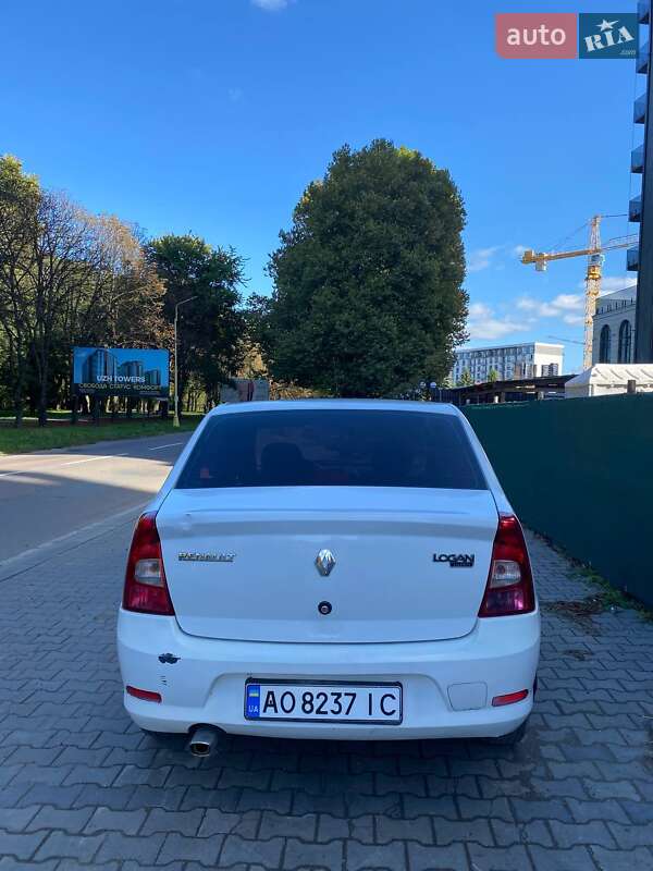 Седан Renault Logan 2011 в Ужгороді