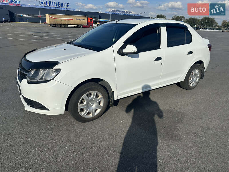 Седан Renault Logan 2014 в 