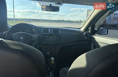 Седан Renault Logan 2014 в 