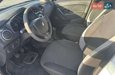Седан Renault Logan 2014 в 