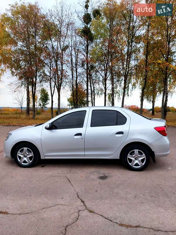 Седан Renault Logan 2015 в Тростянці