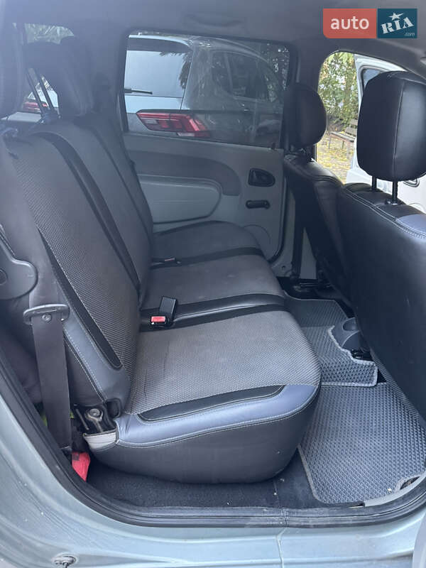 Универсал Renault Logan 2010 в Днепре фото 5 Универсал Renault Logan 2010 в Днепре