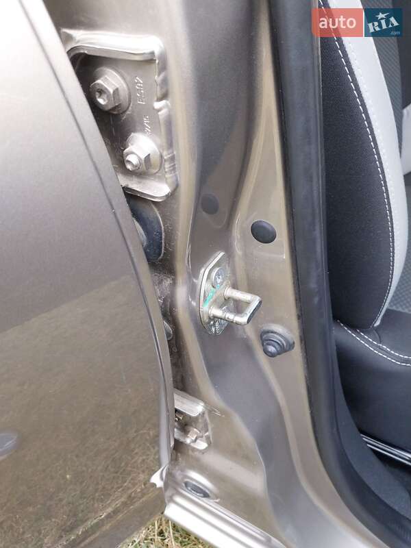 Седан Renault Logan 2015 в Черновцах фото 5 Седан Renault Logan 2015 в Черновцах