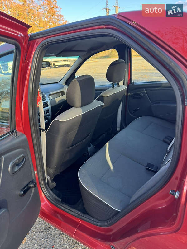 Седан Renault Logan 2012 в Володимирі