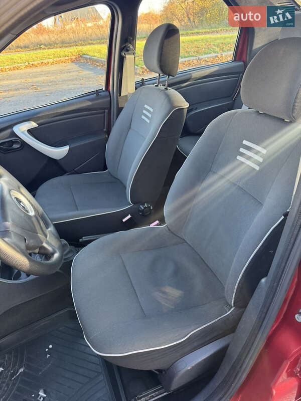 Седан Renault Logan 2012 в Володимирі