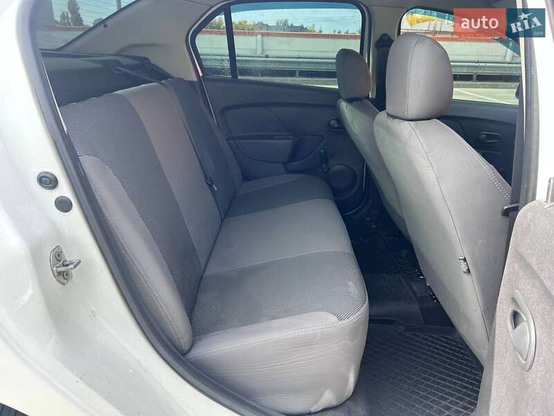 Седан Renault Logan 2014 в Киеве фото 10 Седан Renault Logan 2014 в Киеве