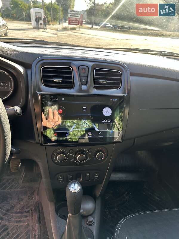 Седан Renault Logan 2013 в Днепре