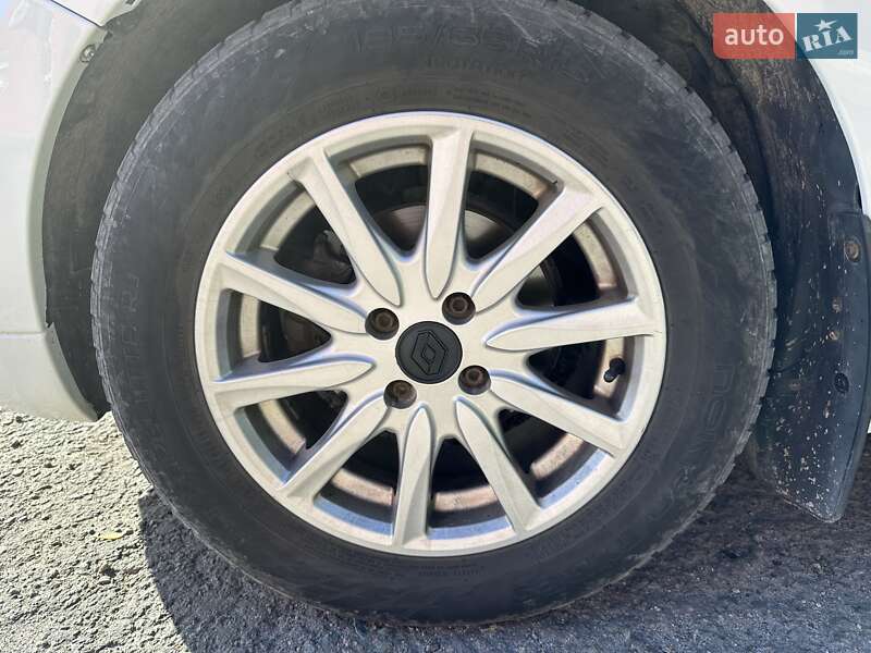 Седан Renault Logan 2013 в Днепре