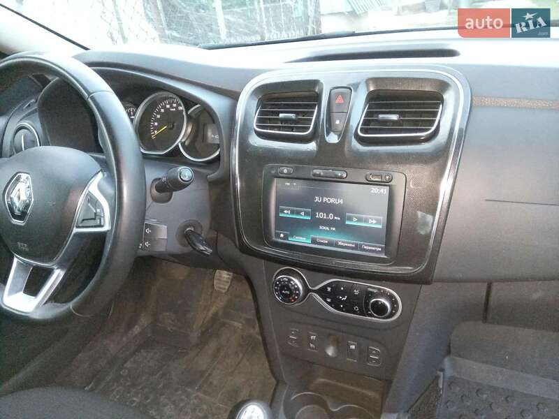 Седан Renault Logan 2017 в Нововолынске