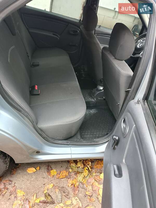 Седан Renault Logan 2010 в Прилуках