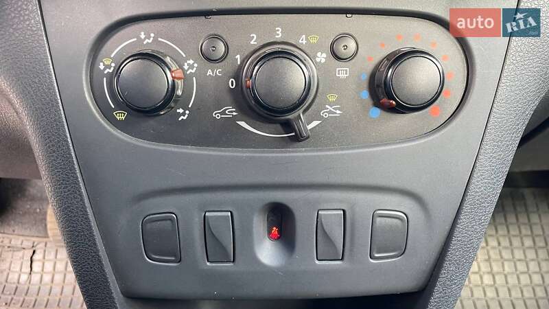 Седан Renault Logan 2017 в Киеве фото 20 Седан Renault Logan 2017 в Киеве