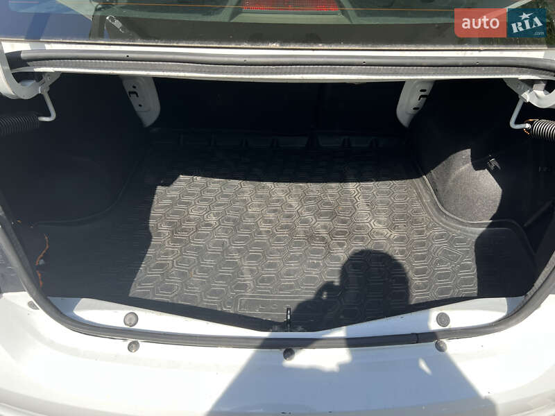 Седан Renault Logan 2019 в Киеве