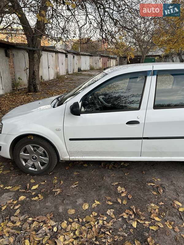 Седан Renault Logan 2012 в Днепре