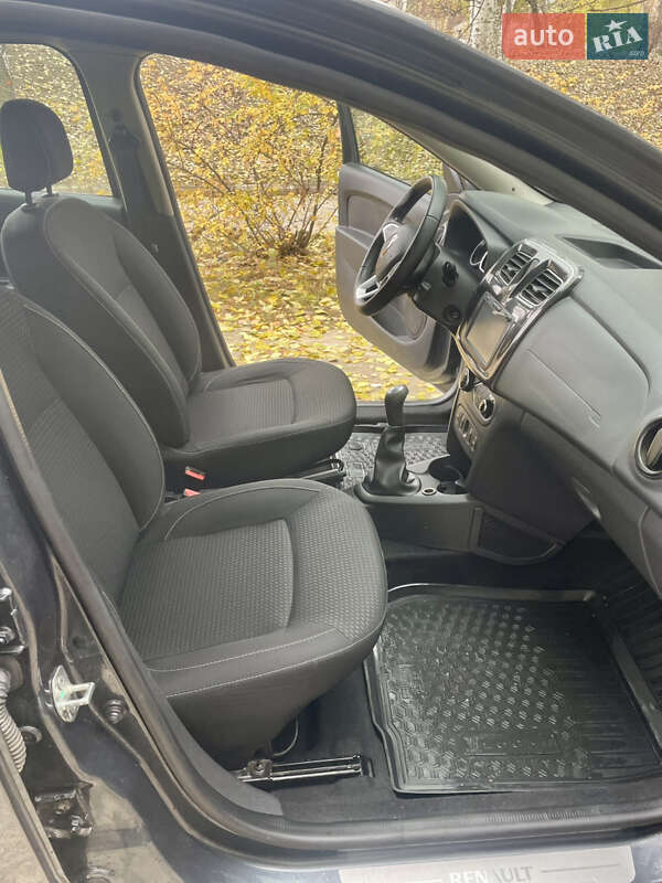 Седан Renault Logan 2017 в Марганце