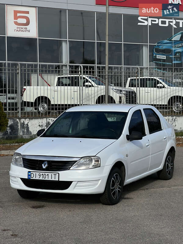 Renault Logan 2012