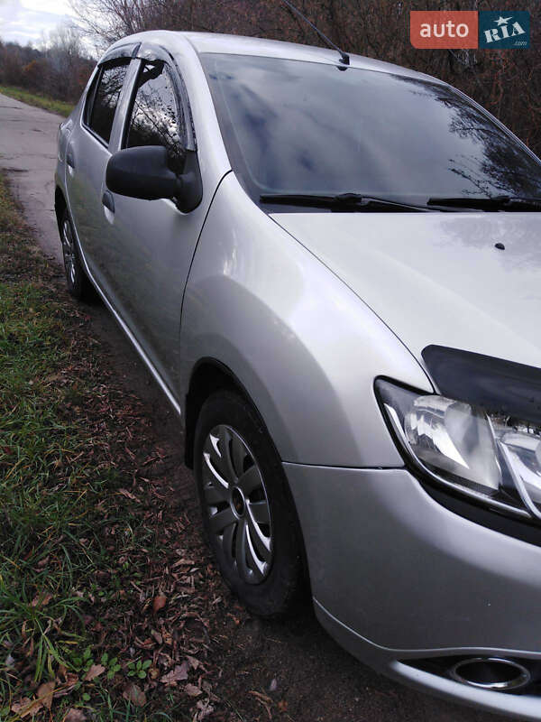 Седан Renault Logan 2013 в Валках