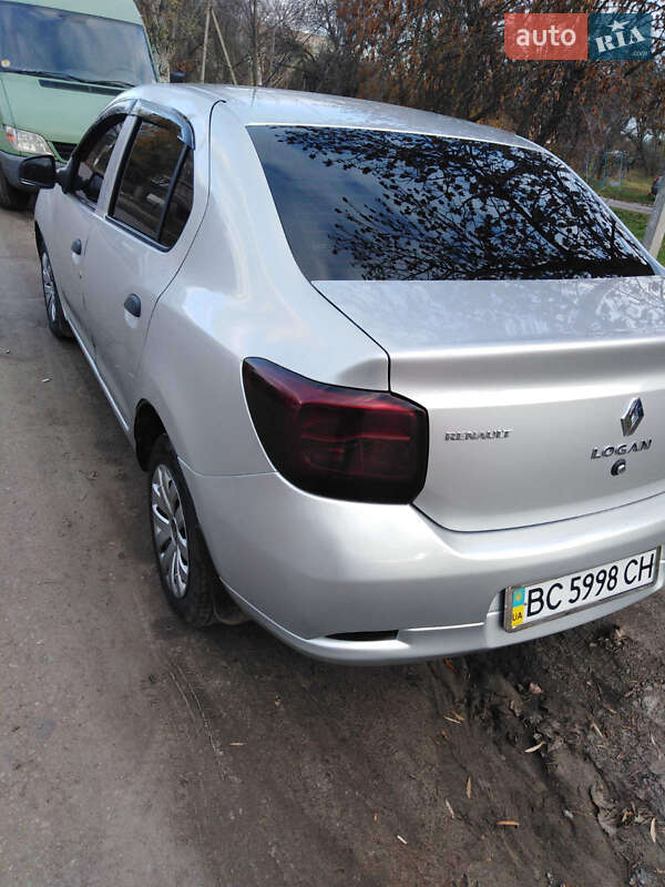 Седан Renault Logan 2013 в Валках