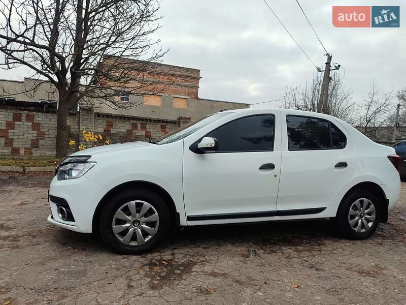 Седан Renault Logan 2017 в Глухове
