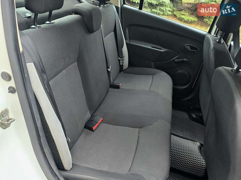 Седан Renault Logan 2013 в Харкові