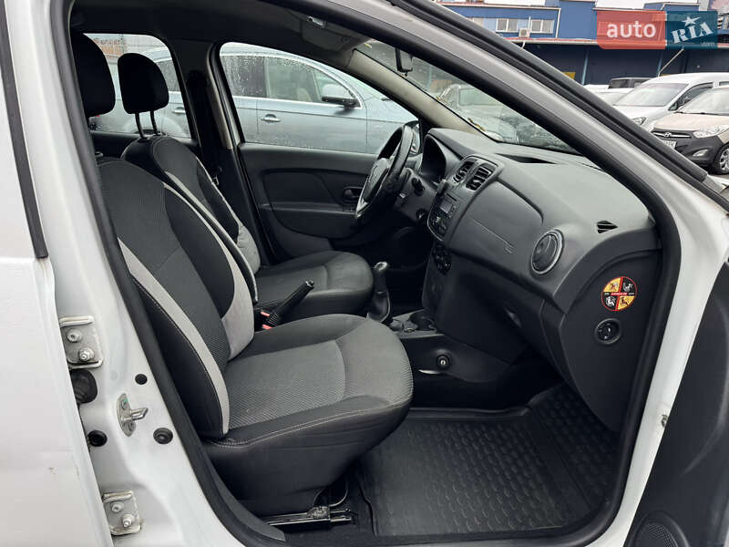 Седан Renault Logan 2016 в Києві фото 11 Седан Renault Logan 2016 в Києві