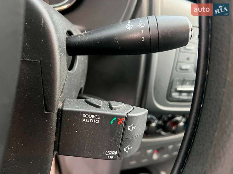 Седан Renault Logan 2016 в Львове фото 22 Седан Renault Logan 2016 в Львове