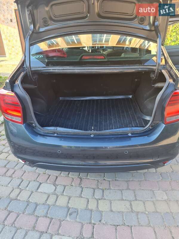 Седан Renault Logan 2019 в Черновцах