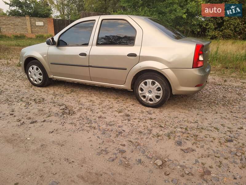 Седан Renault Logan 2012 в Полтаве