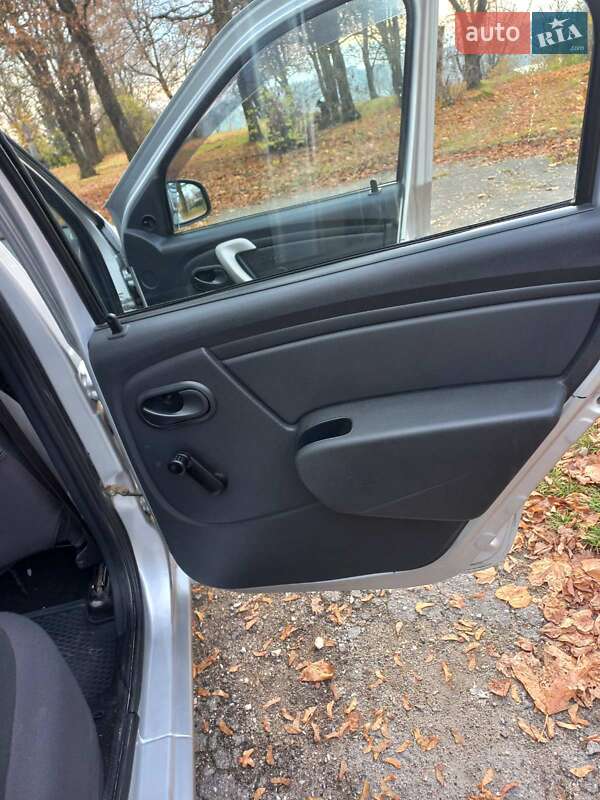 Седан Renault Logan 2012 в Тернополе