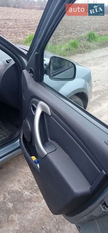 Седан Renault Logan 2011 в Шпикові