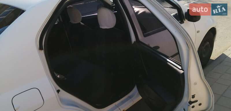 Седан Renault Logan 2012 в Чернівцях