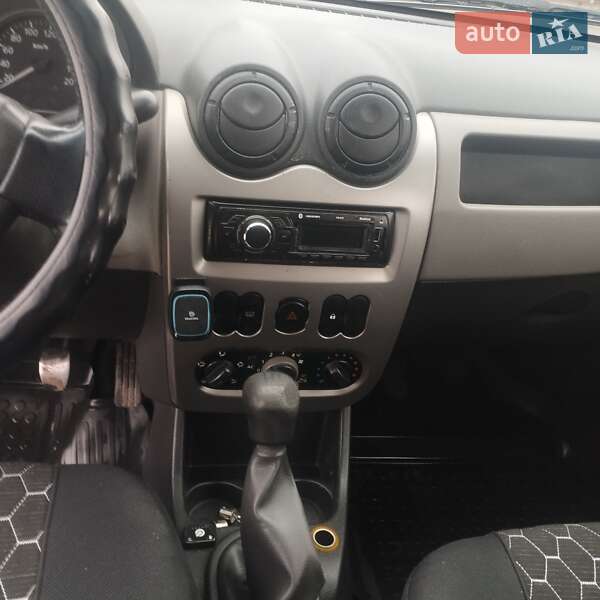 Седан Renault Logan 2010 в Жмеринці