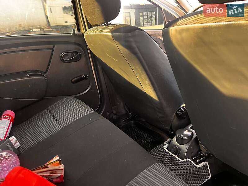 Седан Renault Logan 2010 в Залещиках