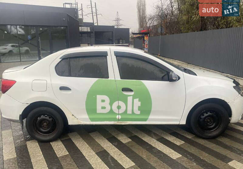 Седан Renault Logan 2013 в Ужгороде