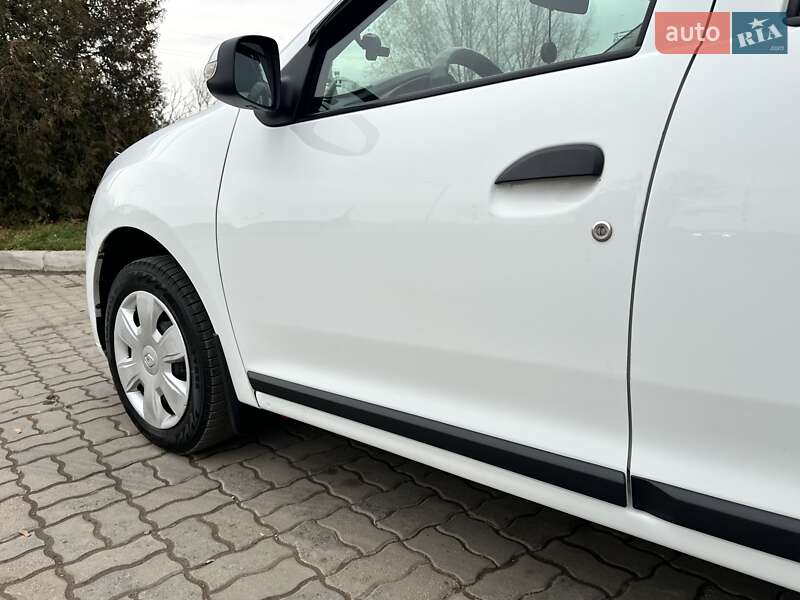 Седан Renault Logan 2017 в Львове