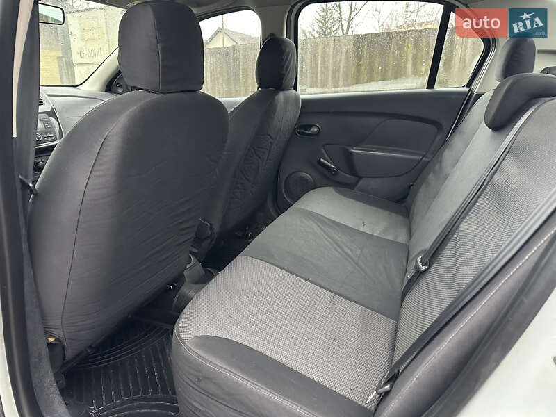 Седан Renault Logan 2013 в Прилуках