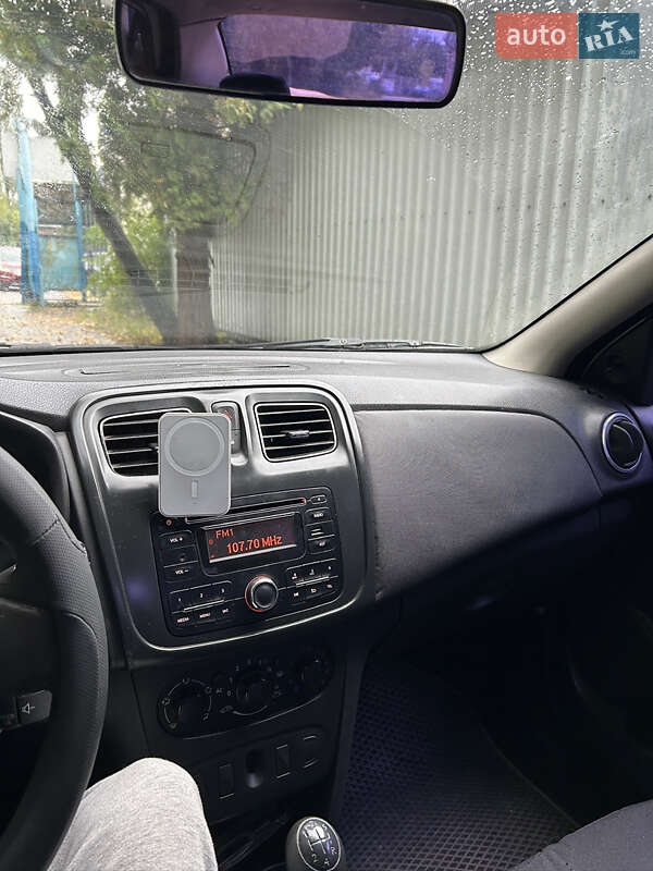 Седан Renault Logan 2013 в Житомирі